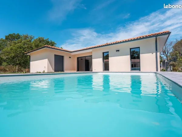 Maison de 124 m² avec piscine et terrain arboré à SAINT-AUBIN-DE-MEDOC (33)