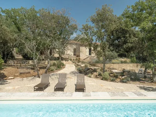 Gordes - Maison en pierre rénovée avec piscine proche du village