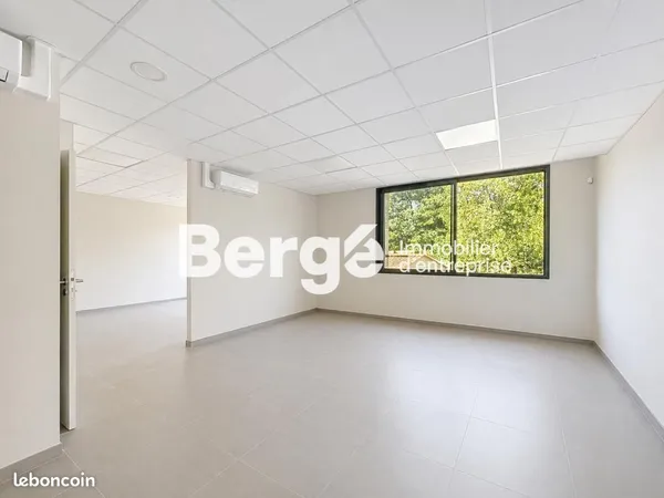Bureau 90 m²