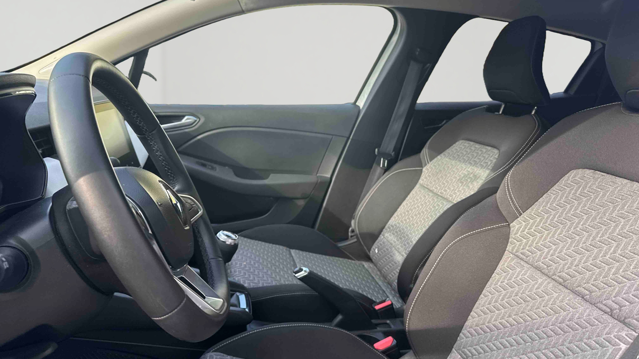 Renault Clio TCe 90 — photo 11