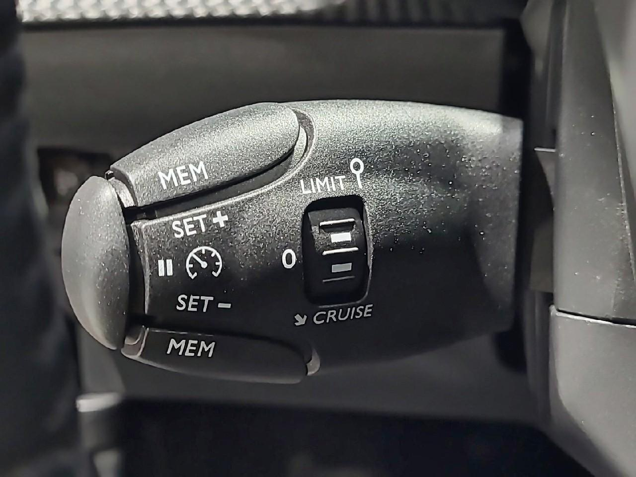 Peugeot 2008 electrique 136 ch allure — photo 24