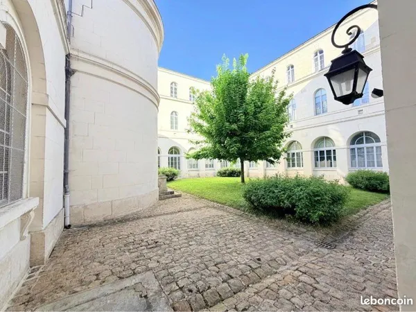 À louer, bel appartement de 50 m² à Troyes, à deux pas de la cathédrale