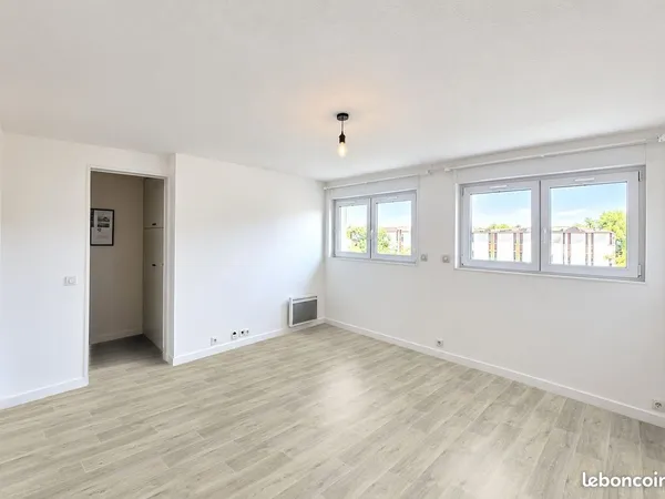 F2 de 45.22m² au sol - lumineux - parking - quartier calme