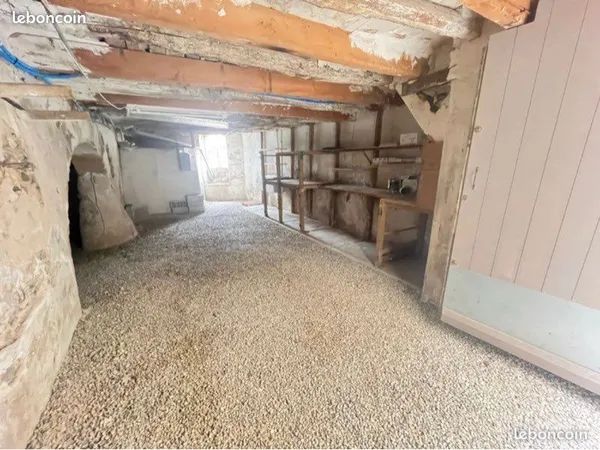 🅿️ Garage 65 m² • stationnement + stockage