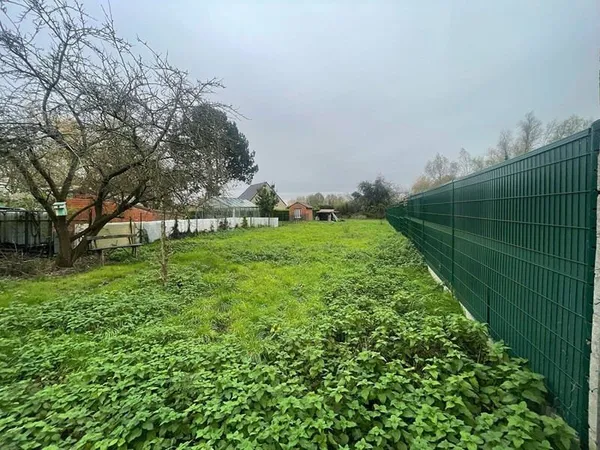 Terrain constructible 693 m²