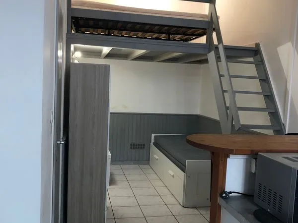 Particulier loue studio de 20m² GRANDE RUE d'OULLINS 590 euros CC