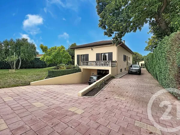 Maison 6 pièces 334 m²
