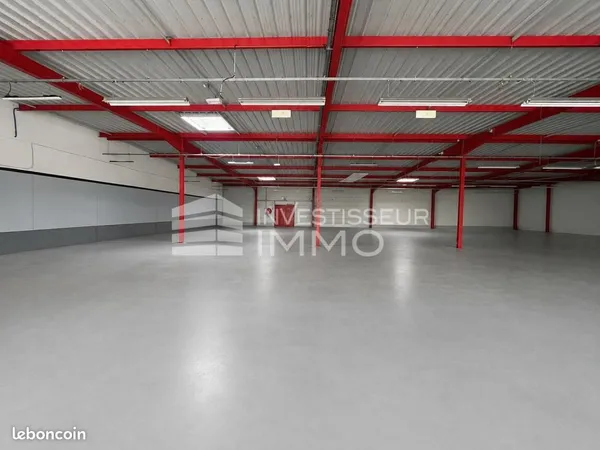 Local commercial 1 047 m²