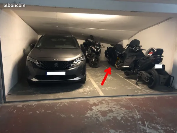 Box pour moto / scooter Porte Maillot - Ternes