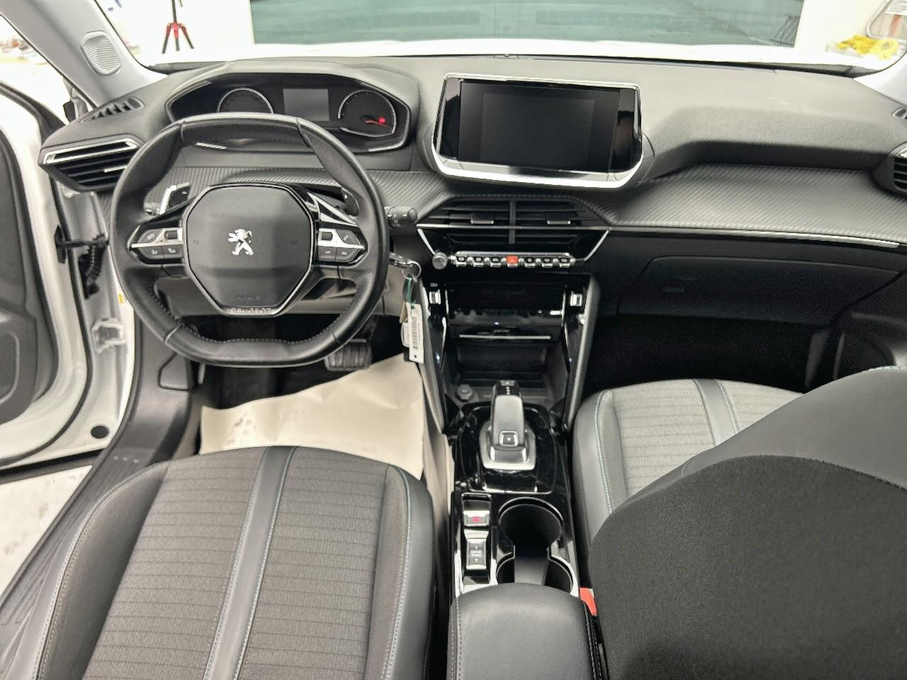 Peugeot 2008 puretech 130 s&s eat8 allure — photo 12