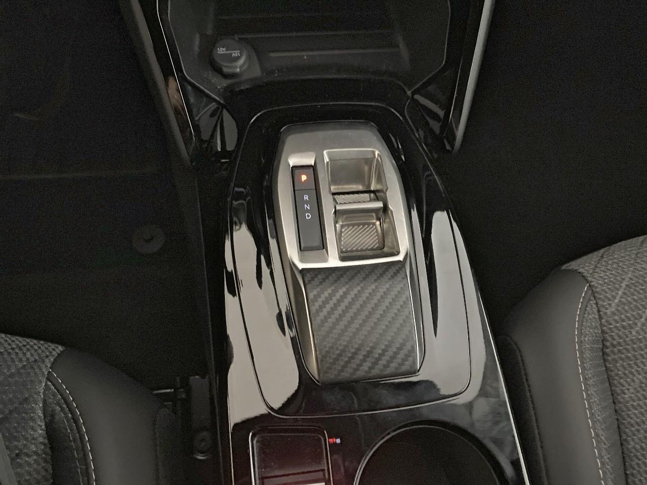 Peugeot 2008 hybrid 145 ch e-dcs6 allure — photo 17