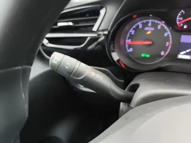 Opel Corsa 1.2 turbo 100 ch bvm6 — photo 17