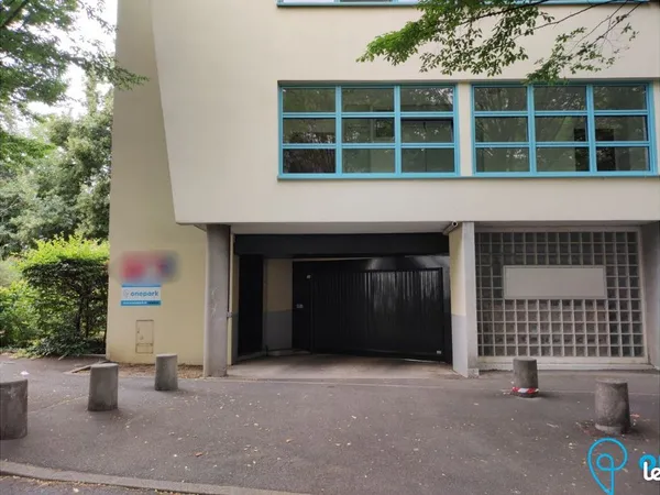 Parking/box 12 m² NANTERRE