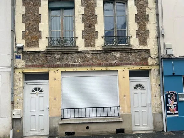 Grande Maison de Ville de 260 m² Habitables avec Local