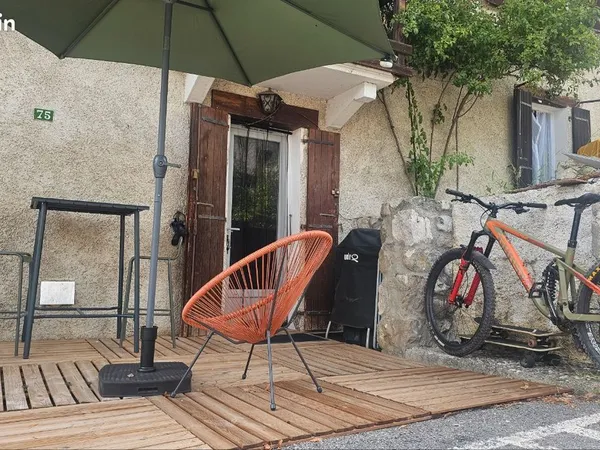 T2 rénové de 34 m² avec terrasse et place de parking - La Balme-de-Sillingy