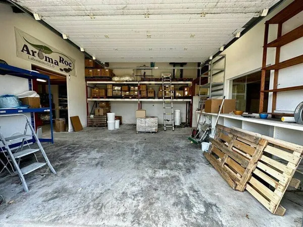 Local d'activité 273 m²
