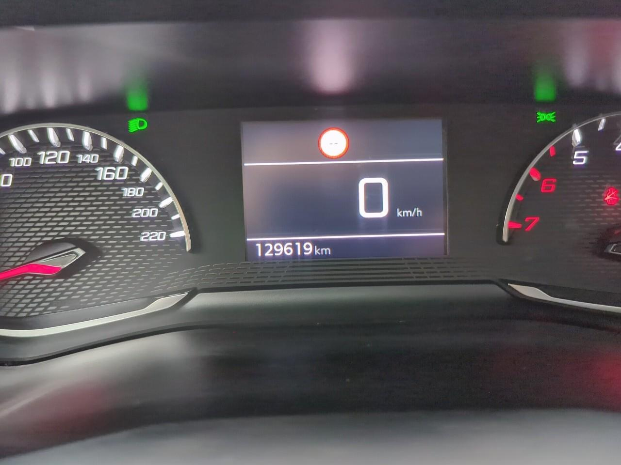Peugeot 2008 bluehdi 100 s&s bvm6 allure — photo 25
