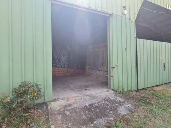 Location local fermé sous hangar BRISSAC LOIRE AUBANCE
