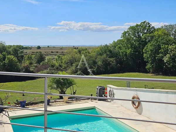 Maison 8 pièces 310 m²