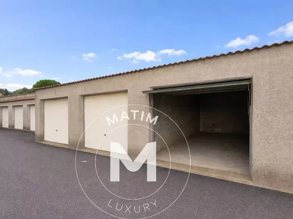 A LOUER GARAGE LES TERRASSES DE FOLELLI