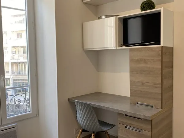 Nice-centre / Malaussena - Charmant studio meublé 13,65m2, refait à neuf