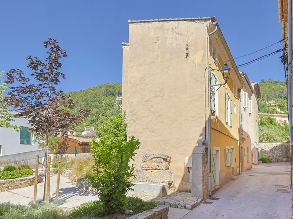 MAISON DE VILLAGE - 101 m2 - 4 CHAMBRES - SANS TRAVAUX