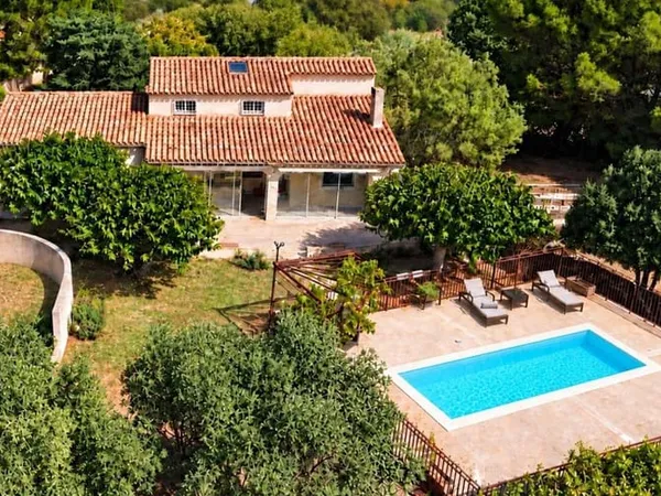 VILLALBE  VILLA FAMILIALE, PISCINE ET 2 000 M² DE SÉRÉNITÉ