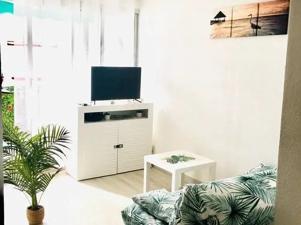 Studio 200m plage du couchant