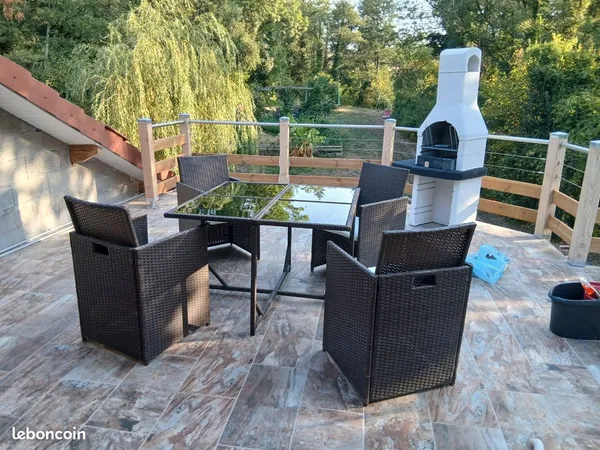 Location appartement etage d,une maison