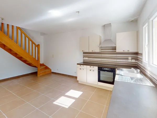 POITIERS, QUARTIER DEMI-LUNE, MAISON 5 PIÈCES AVEC GARAGE, TERRAIN D'ENVIRON 200 M²
