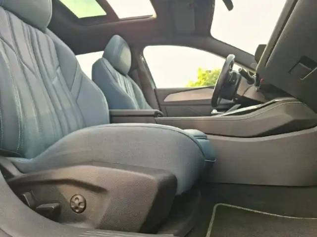 Peugeot 408 phev 225 e-eat8 — photo 35