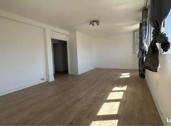 Appartement - 4ème étage - 69 m2 - 3 pièces - Non meublé