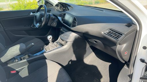 Peugeot 308 1.2 PureTech 110 - Style – 2019 – 112535 km – Essence – Boîte Manuelle — photo 24