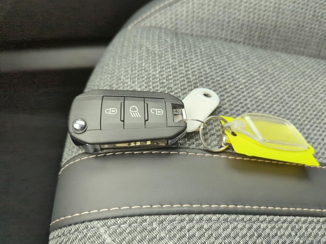 Peugeot 2008 hybrid 145 ch e-dcs6 allure — photo 28