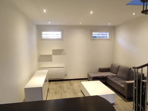 Maison de charme 3 pièces avec cour et stationnement idéale 1ère acquisition/ investisseur - Carrièr