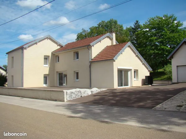 Maison familiale chaleureuse - environ 172 m² - DPE A - Montcey