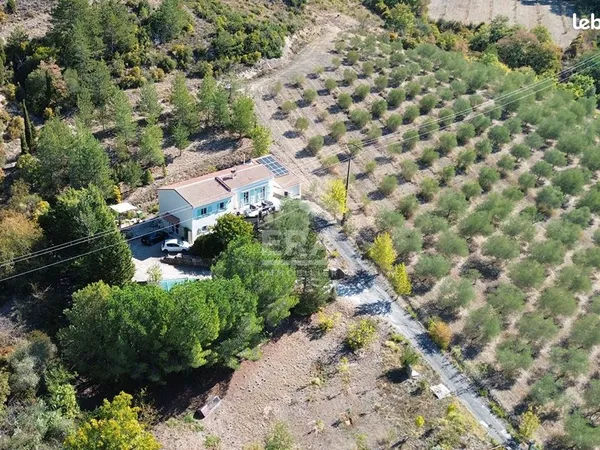Propriété 7 pièces 157 m²