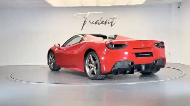 Ferrari 488 4.0 v8 670ch spider — photo 26