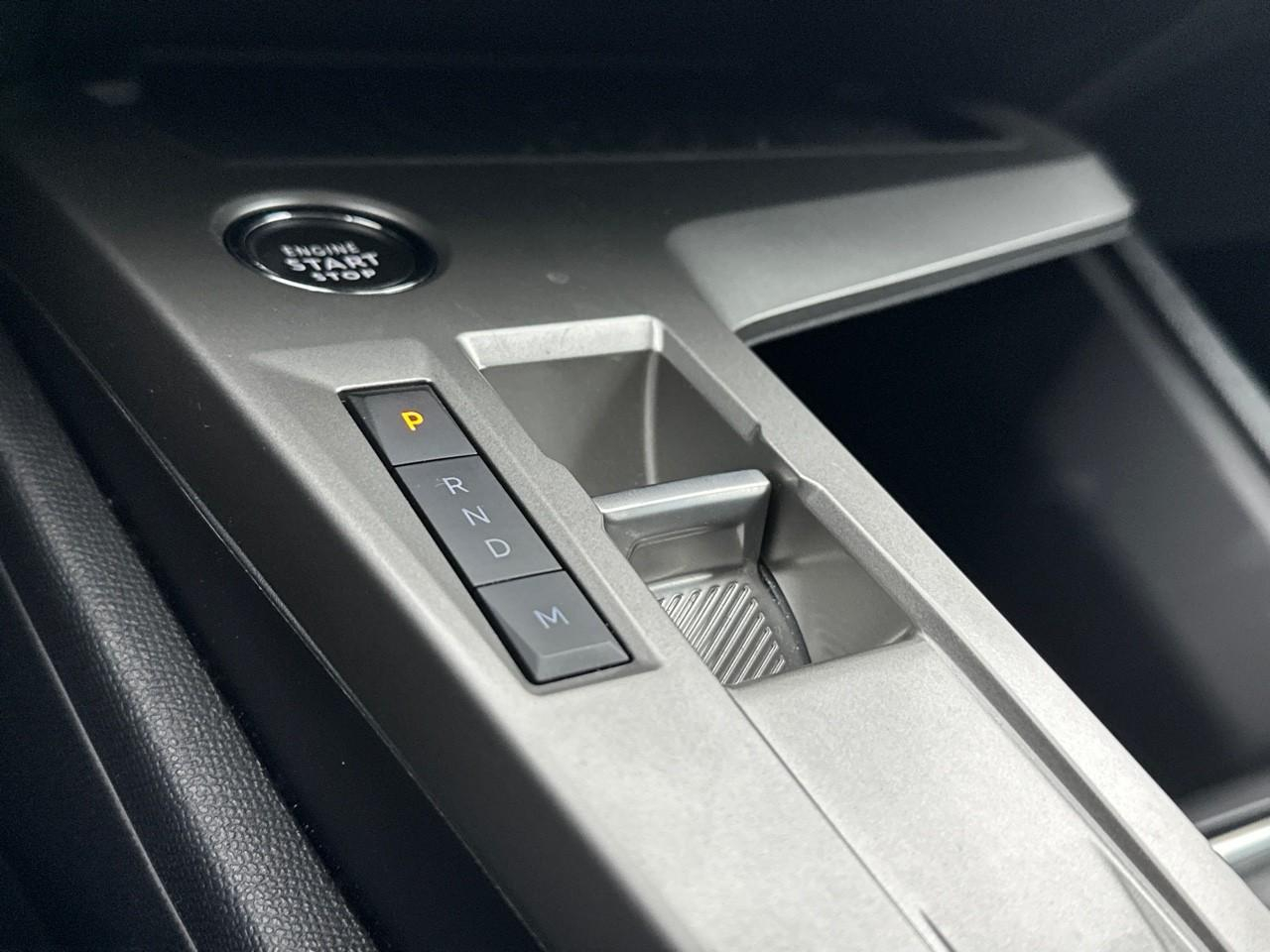 Peugeot 308 hybrid 145 e-dcs6 allure — photo 30