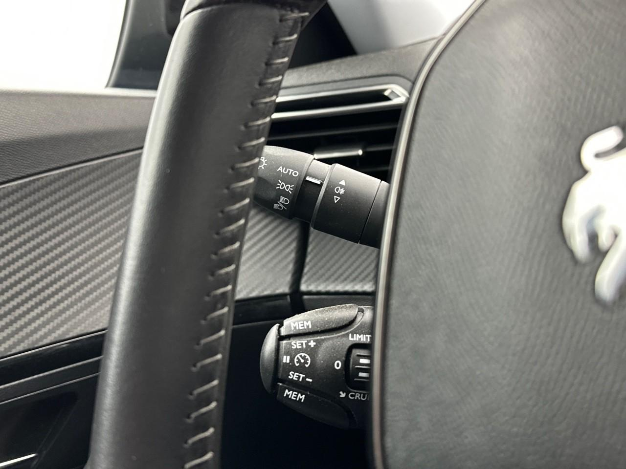 Peugeot 2008 electrique 136 ch style — photo 19