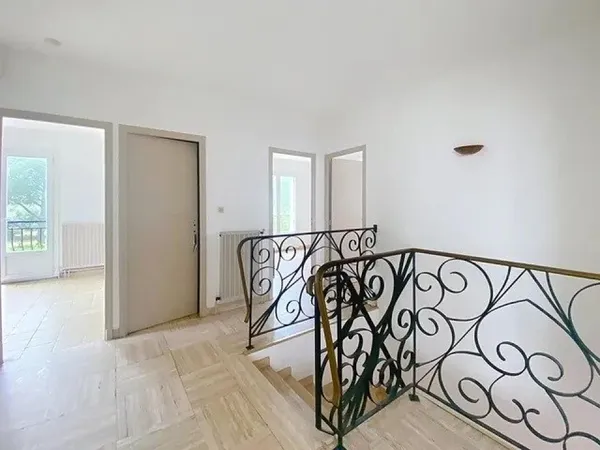 Maison R+1 165m2 terrain 421m2 quartier des fleurs