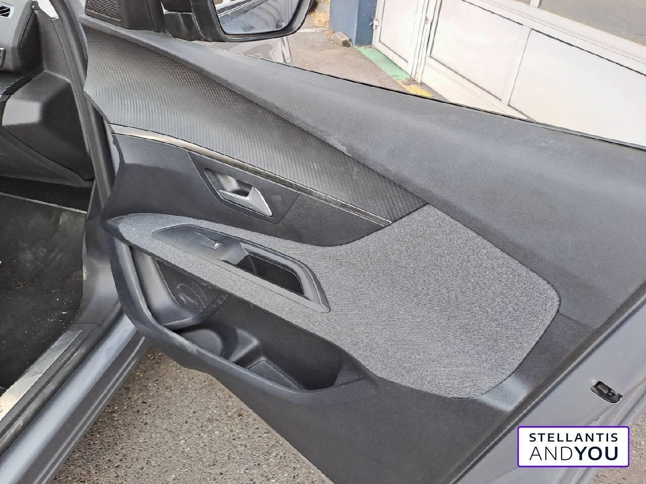 Peugeot 3008 puretech 130ch s&s bvm6 style — photo 11