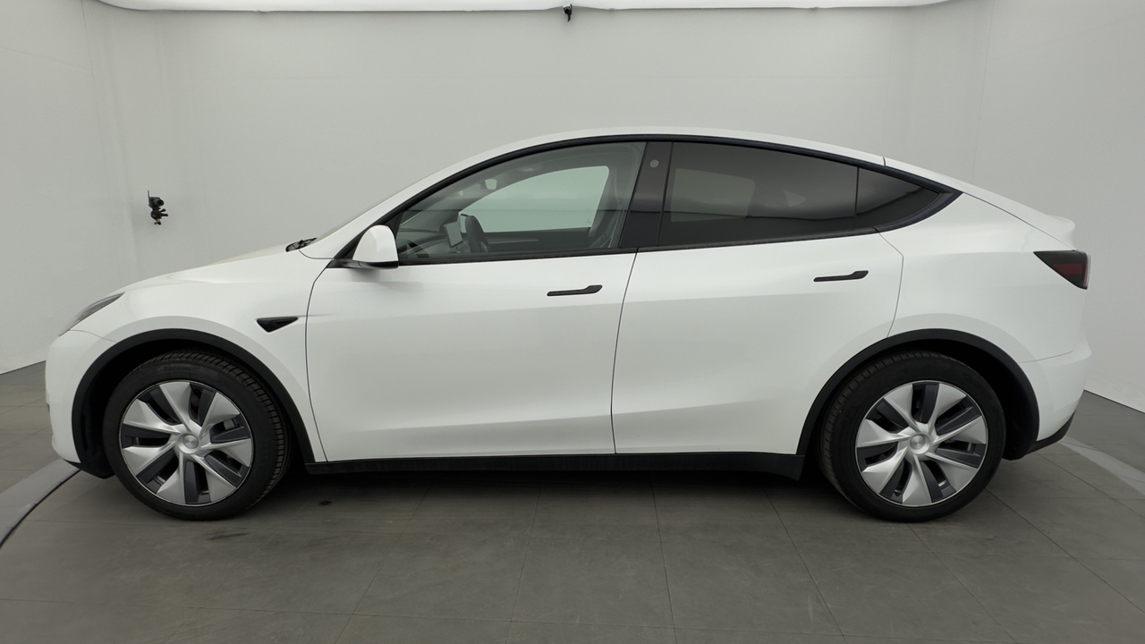 Tesla MODEL Y Standard RWD — photo 2