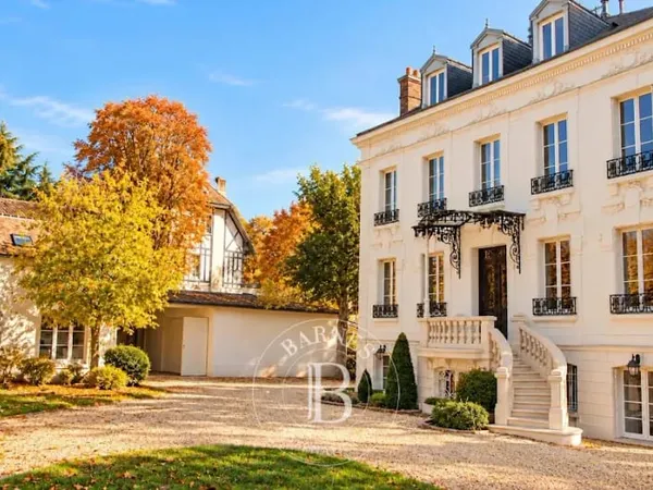 Maison 10 pièces 360 m²