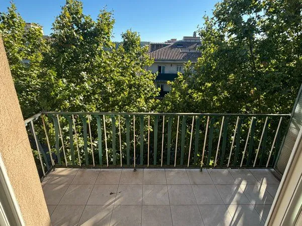 T3 de 70 m² rénové - dernier étage avec ascenseur - 2 balcons