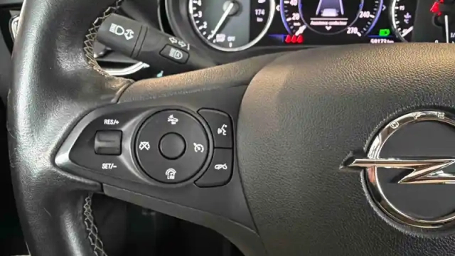 Opel Astra 1.2 turbo 130 ch bvm6 — photo 18