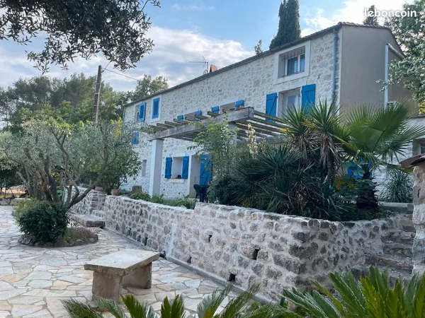 Grand Mas en Pierre meublé 4 chambres, piscine et terrain 2 500 m², Fayence