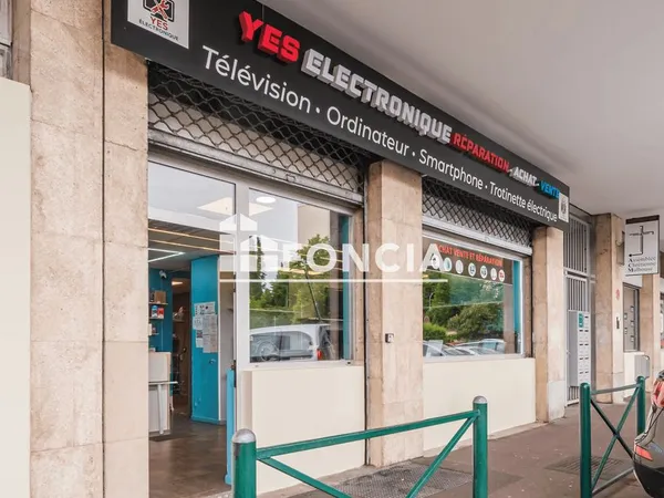 Local commercial de 80 m² avec vitrine - Résidence Pierrefontaine