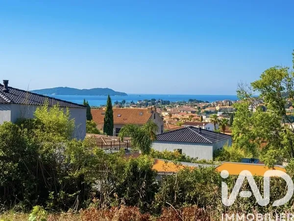 Terrain 716 m²