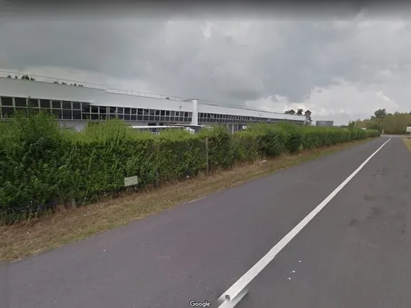 Entrepôt 6365 m²
